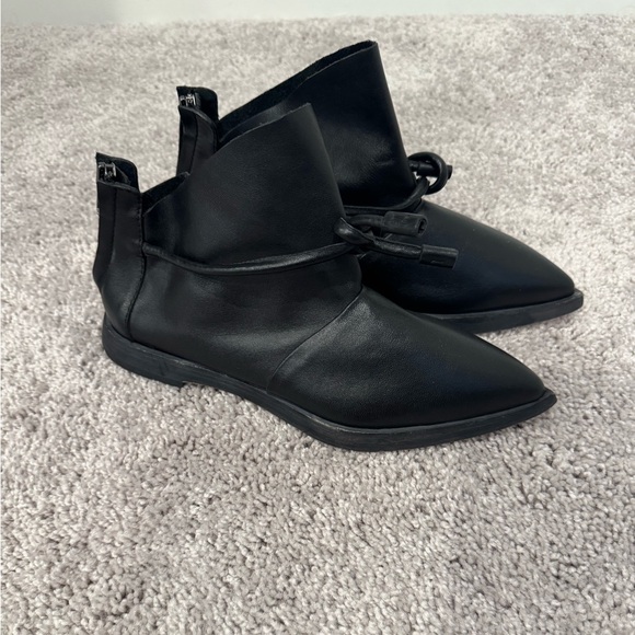 WAL & PAI Leather Ankle Pointed Booties SZ 7 - Picture 1 of 6